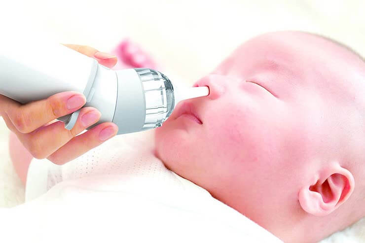 鼻水の基礎知識 赤ちゃんの鼻水吸引をする時のコツや方法 注意点を詳しく解説 Papa Mama Baby